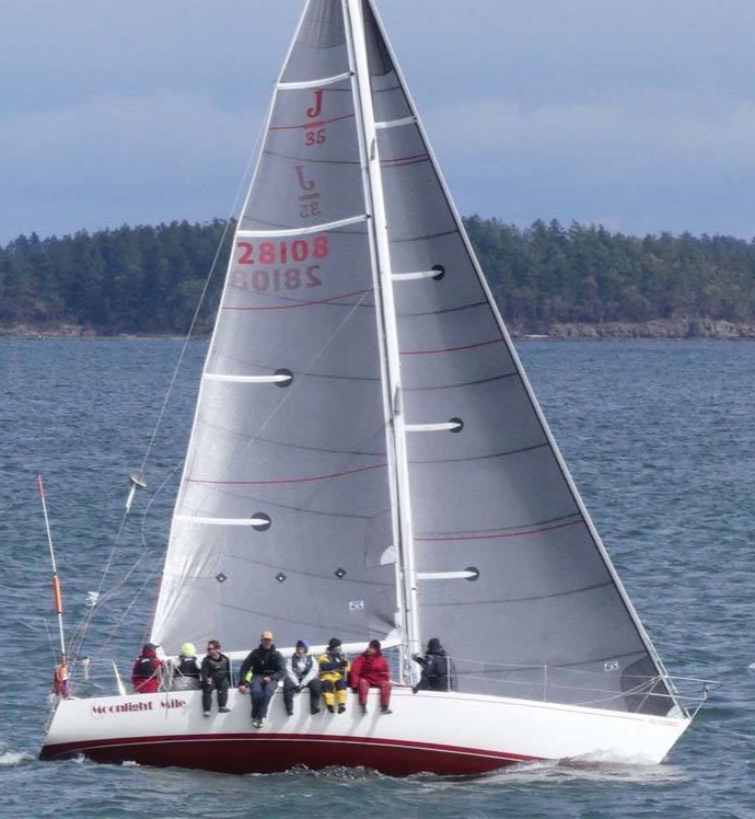 J/35 MOONLIGHT MILE was first overall on the short course. Andrew Madding photo.